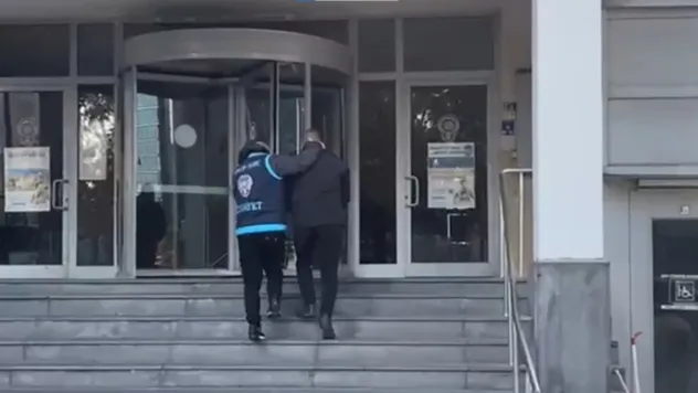 Kadına kalkan el kırıldı: Tüfeği ile yakalandı