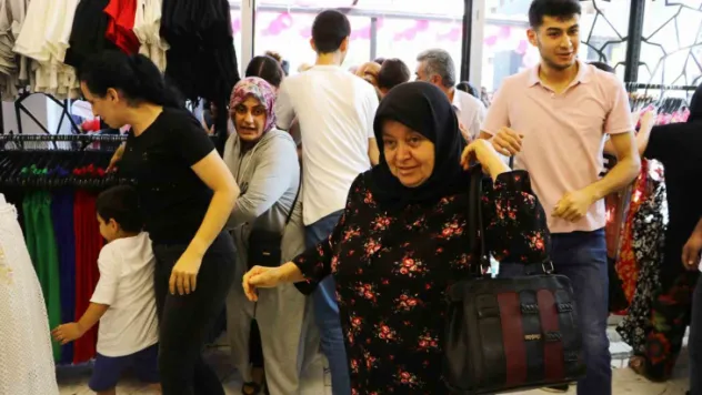 İndirimli açılışta izdiham