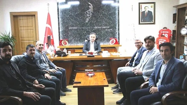 Kalemleriyle Sınıfın Ötesine: Kayserili Öğretmen-Yazarlar İl Müdürü Esen'i Ziyaret Etti