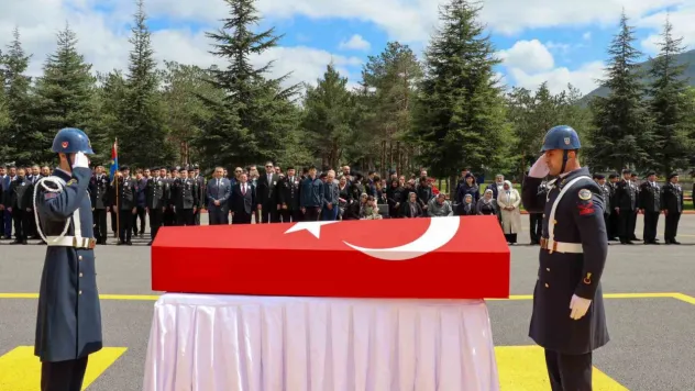 Kanser tedavisi gören astsubay  hayatını kaybetti