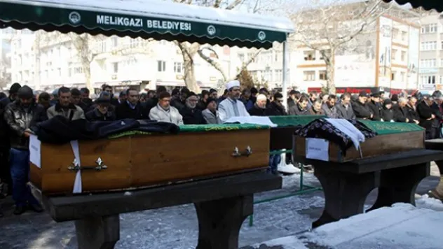 Karbonmonoksit gazından ölen yaşlı çift toprağa verildi