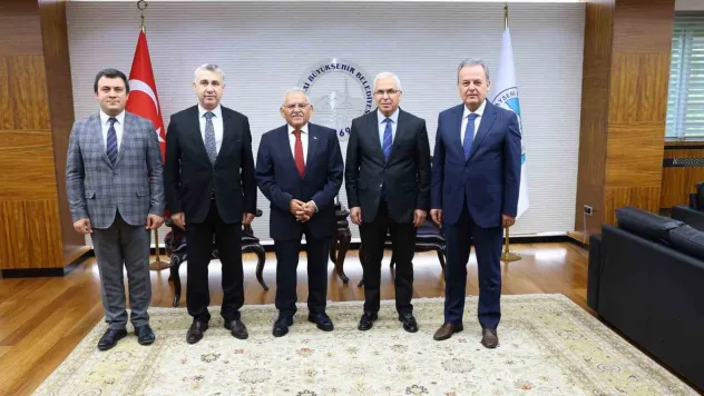 Kaymakamlardan Başkan Büyükkılıç'a 'hayırlı olsun' ziyareti