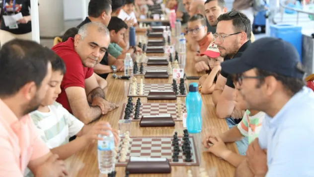 Kayseri'de Baba-Oğul Satranç Turnuvası Gerçekleştirildi