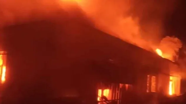 Kayseri'de ev yangını: 3'ü çocuk 5 kişi zehirlendi