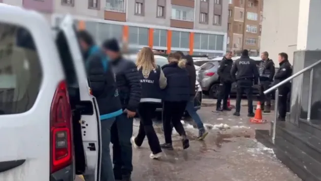 Kayseri'de iş adamları görüntüleriyle şantaj yapan kadın çetesi yakalandı