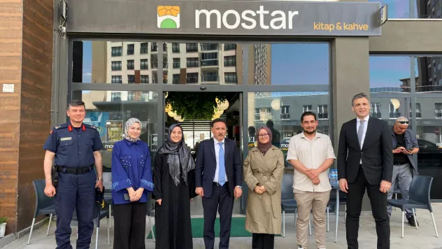 Kayseri'de Kültürel Ziyaret: Vali Gökmen Çiçek, Mostar Kitap Kahve'de Gençlerle Sohbet Etti