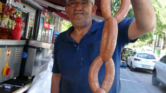 Kurban etleri sucuk olarak değerlendiriliyor