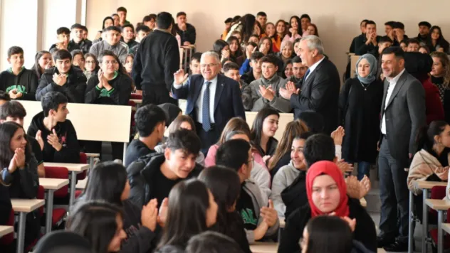 Kayseri'de Öğrencilere 150 Binişlik Ulaşım Kartı Desteği