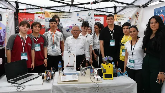 Kayseri'de Teknoloji ve Eğitim Şöleni: Uluslararası Robot Yarışması Coşkuyla Açıldı