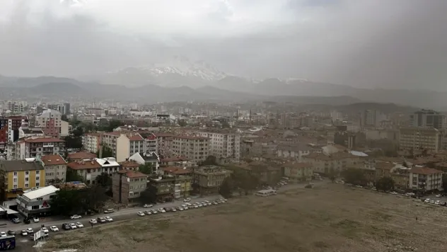 Kayseri'de toz taşınımı etkili oldu