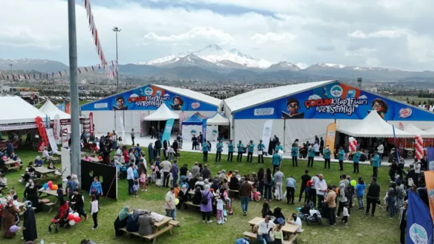 Kayseri'deki 2. Çocuk Kitap Fuarı ve Şenliği Coşkuyla Devam Ediyor