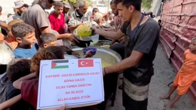 Kayseri Gazze Kardeşlik Grubu, sıcak yemek dağıtımına devam ediyor