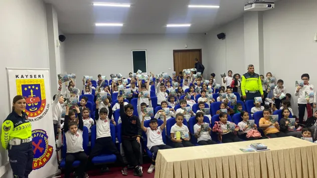 Kayseri jandarmasından öğrencilere trafik güvenliği eğitimi