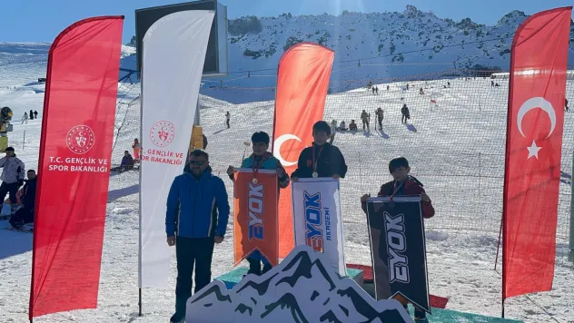 Kayseri Kayak İl Birinciliği Snovbord Büyük Slalom yarışları yapıldı⁠⁠⁠⁠⁠⁠