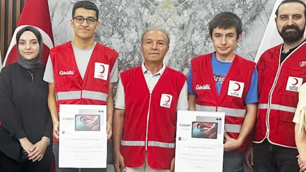 Kayseri'nin gururu başarılı İmam Hatipliler, Kızılay tarafından ödüllendirildi