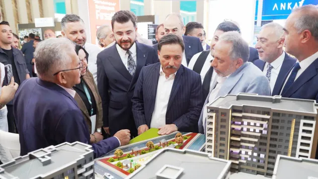 Kayseri'nin ilk konut ve yapı fuarı, düğün salonunda açıldı