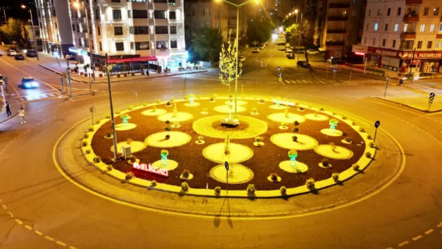 Kayseri'nin Kavşakları Renkleniyor