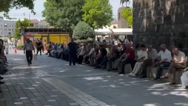 Kayseri'nin meydan manzarası fenomenlerin maskarası oldu: 'Podyum gibi'
