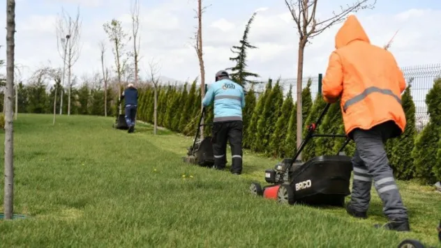 Kayseri OSB Şehitler Parkı'ndaki çağlayanları temizledi, su verdi