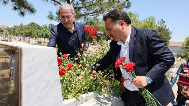 Kayseri protokolünden 15 Temmuz şehitlerinin ailesine ve kabrine ziyaret