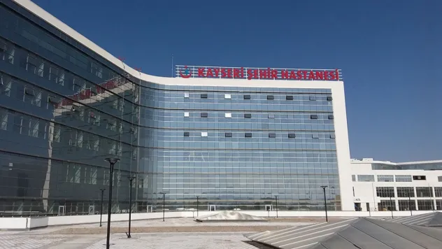 Kayseri Şehir Hastanesi'nden , Yoğun Bakım'da 3 hemşireye 1 hasta düştüğü iddialarına yalanlama