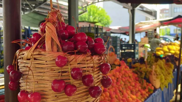 Semt pazarında domates nihayet  10 liranın altına düştü