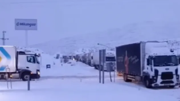 Kayseri/Sivas karayolu tüm araç trafiğine kapalı