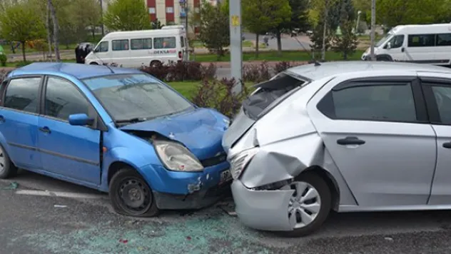 Zincirleme trafik kazası: 7 yaralı