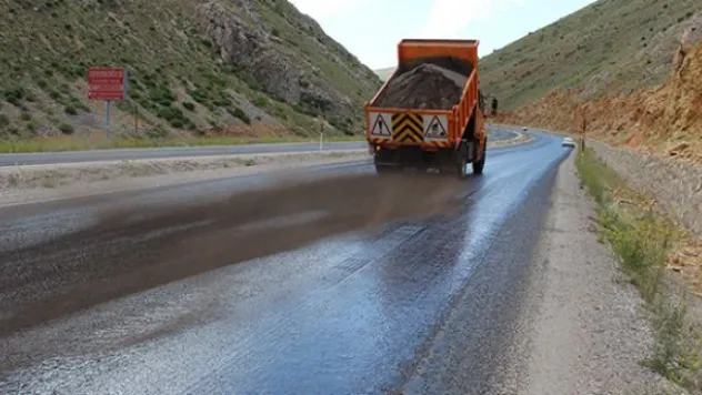 Kayseri'deki sıcaklar asfaltı eritti