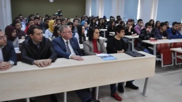 Kayseri Gazeteciler Cemiyeti Başkanı Altınkaya'dan Öğrencilere Konferans 