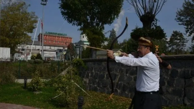 Kayseri Şeker Yöneticilerine 'sanatın Kuvvete Hakim Olduğu'  Okçuluk Sporu Hakkında Bilgilendirme 