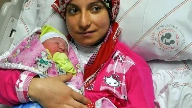 Kayseri'de 2014'ün İlk Bebeği 'Yaren' Oldu 