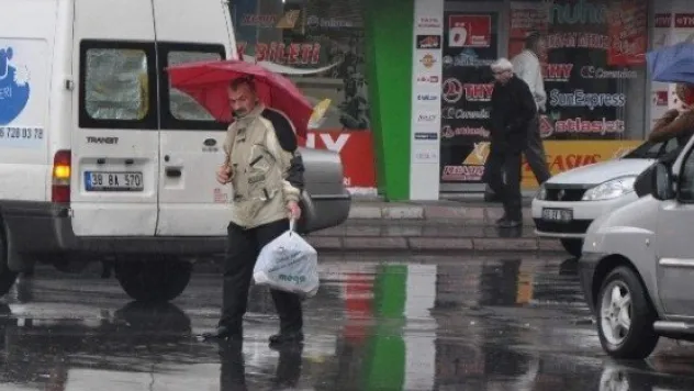 Kayseride Sağanak Yağmur Etkili Oldu 