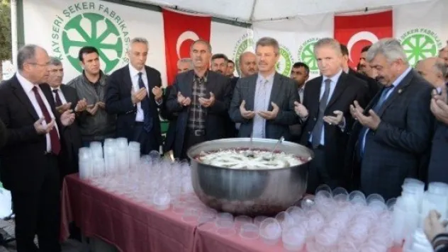 Kayseri'den Yola Çıkan 'kayseri Şeker Aşure Kervanı' Sivas Şarkışla'ya Kadar Ulaştı 