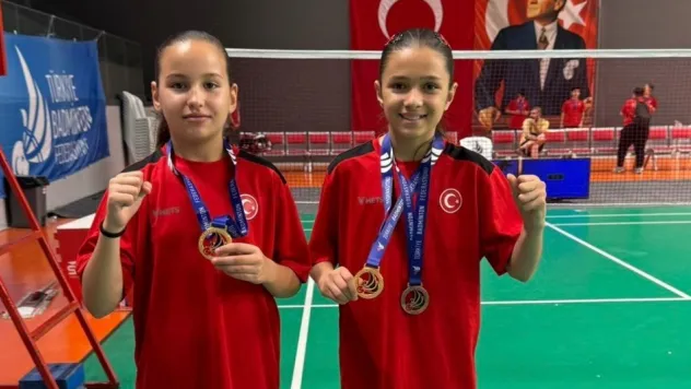 Kayserili badmintoncular İstanbul'dan 2 madalyayla döndü