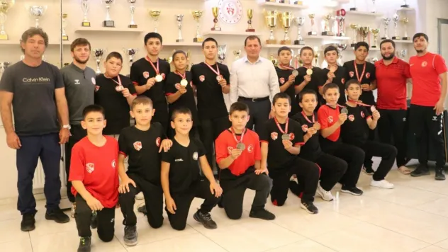 Kayserili güreşçiler 11 madalyayla döndü