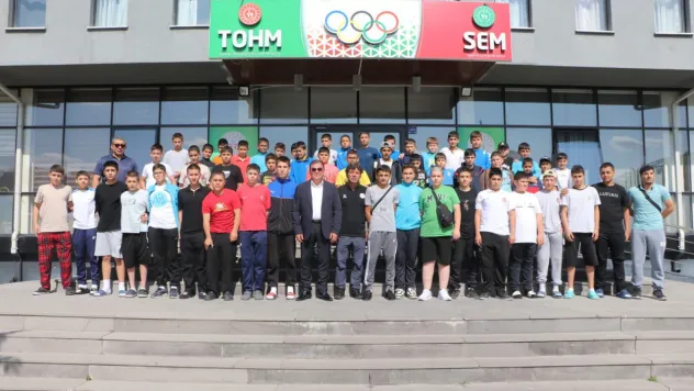 Kayserili güreşçiler Sivas'a gitti