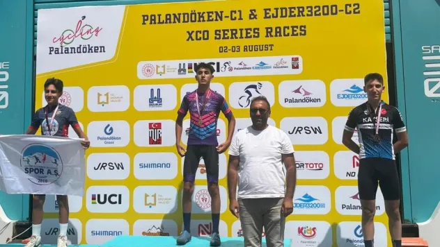 Kayserili sporcular Beyzanur ve Metin madalyayla döndü