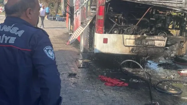 Kayserili teknik direktörün çalıştırdığı 23 Elazığ FK'nın takım otobüsünün motor kısmında yangın