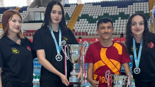 Kayserili yüzücüler İrem Serra ile Melisa 8 dereceyle döndü