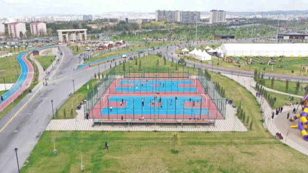 Kayserililer, bayram tatilinde Millet Bahçesi'ne akın etti