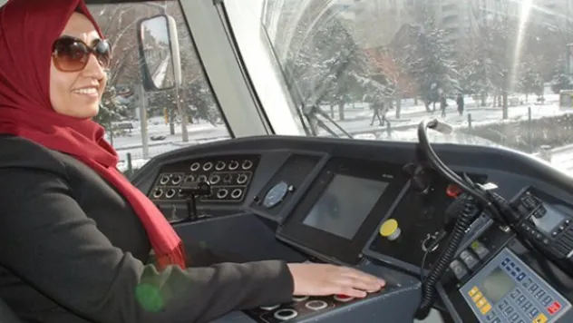 Kayseri'nin kadın vatmanları güven veriyor