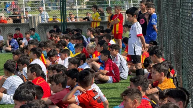 Kayserispor altyapı seçmelerine 2 bin 500 kişi kayıt yaptırdı
