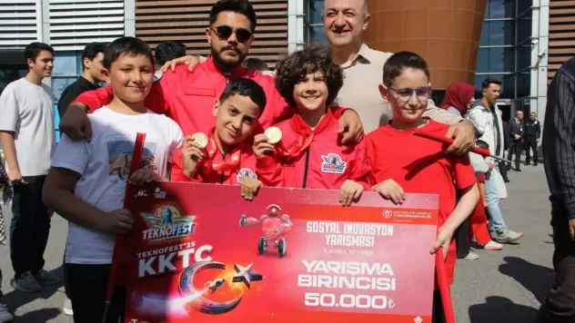 Kıbrıs'tan dönen Başarılı Teknofest Ekibine Coşkulu Karşılama