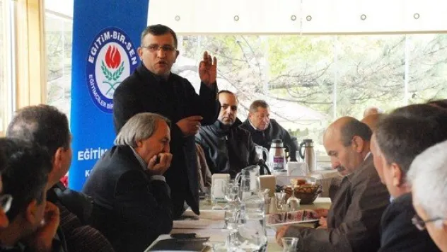 'KİM DEMİŞ HER ŞEYİN BİTİŞİ ÖLÜM, DESTANLAR YAYILIR MEZARIMIZDAN'