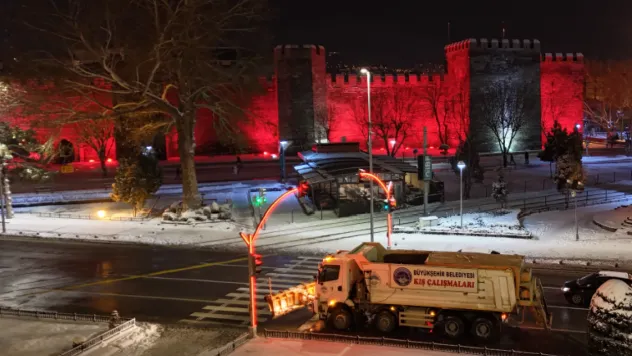 Kırsal'da 187 Yol Açıldı: Gece boyu tuzlama