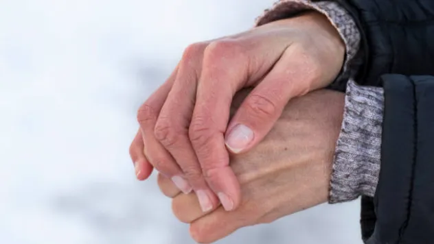 Kışın gizli tehlikesi: Raynaud hastalığı parmaklarda alarm veriyor