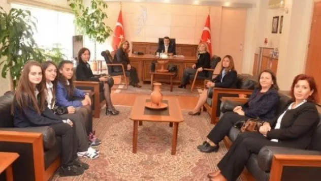 Kız Meslek Lisesi Öğrencilerinden 'sevgi, Saygı Ve Merhamet' Ziyareti 