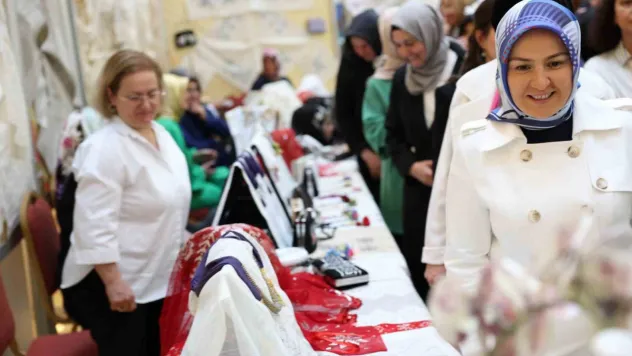 Kocasinan Akademi'den Anneler Günü'ne özel göz kamaştıran sergi