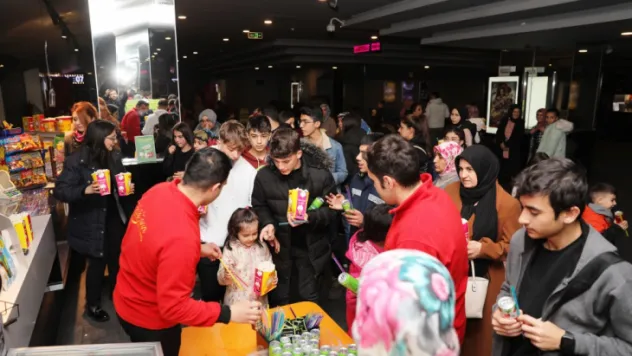 Kocasinan'da depremzede çocuklar, sinema keyfi yaşadı